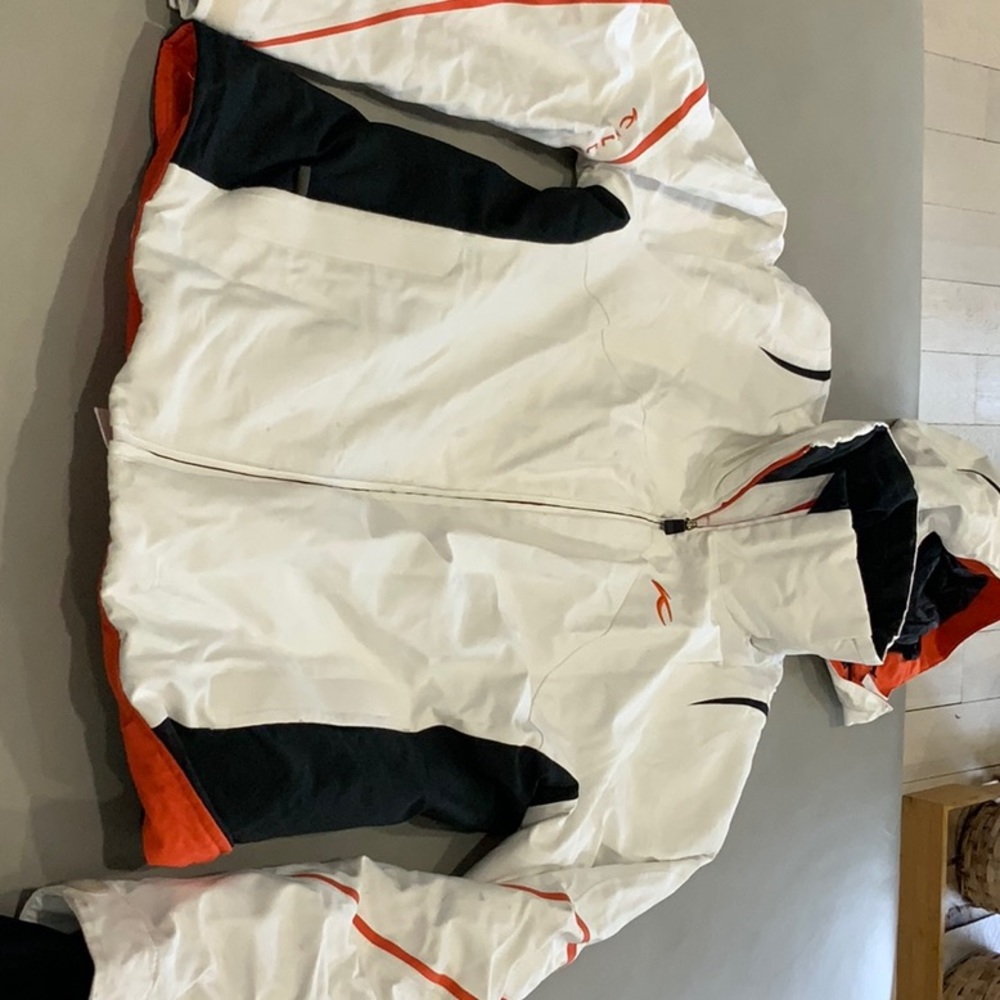 KJUS women’s ski jacket. Size 36. Preowned.